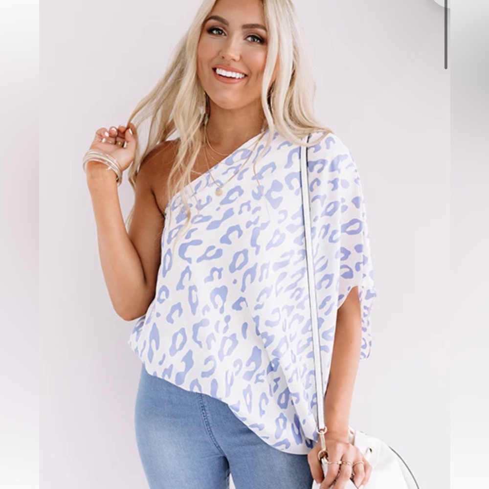 One shoulder top - Vestique. Size SMALL